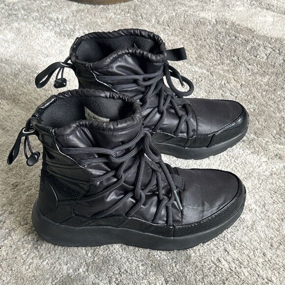 Nike Boots Womens Size 6 Tanjun High Rise Triple Black Anthracite AO0355-004 - Picture 1 of 9